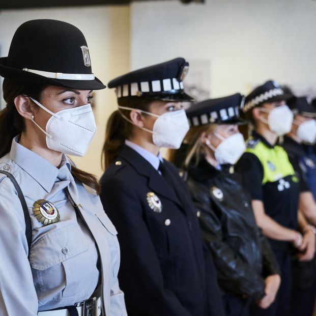 EuropaPress 3737769 varias agentes policias municipales mujeres posan exposicion 50 anos mujer