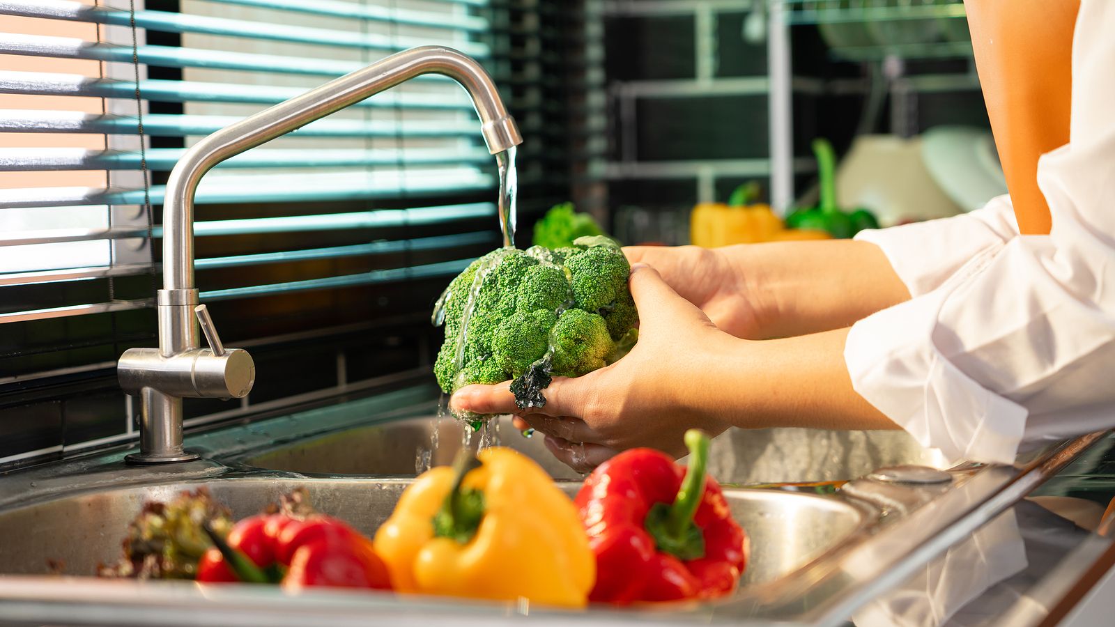 Desinfecta tus frutas y verdura con vinagre, limón y sal Foto: bigstock 