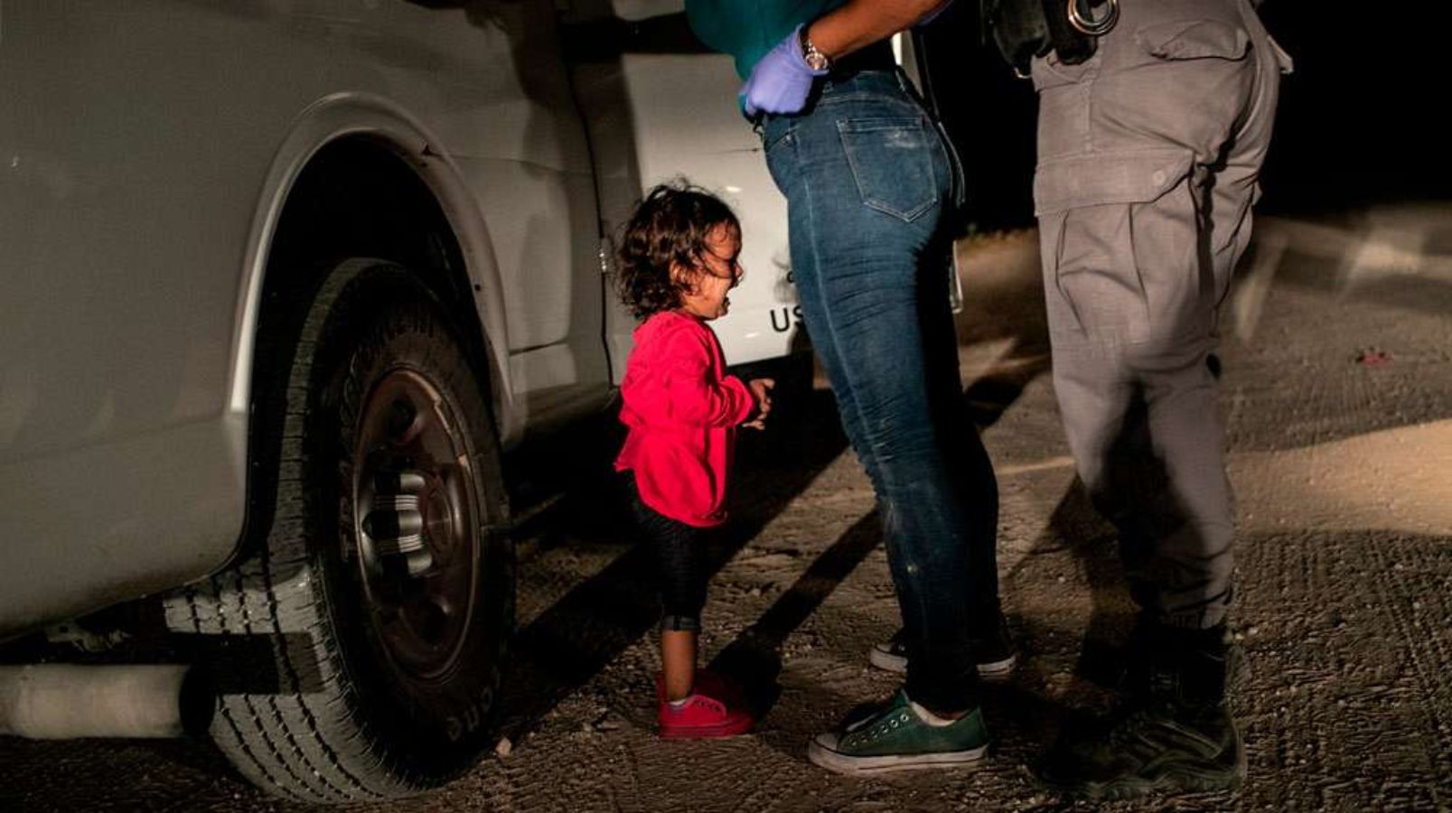 Niña latinoamericana llorando tras la detención en la frontera con Estados Unidos, elegida mejor foto del año en el World Press Photo (John Moore Getty Images) (CCCB)