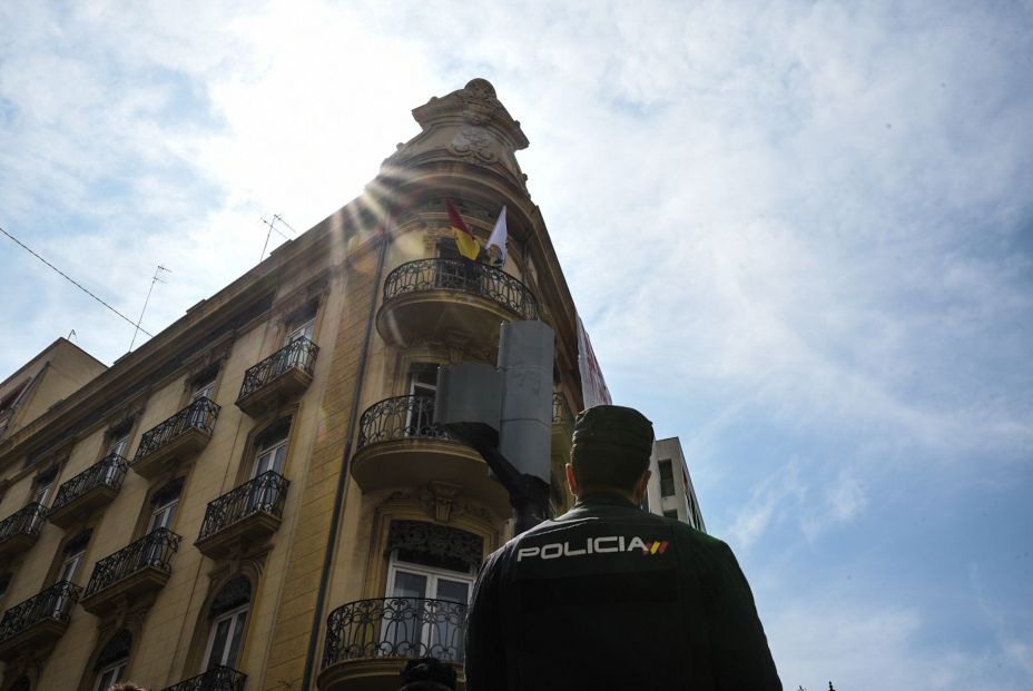 Multan a un jubilado por reírse de una pegatina en la que se leía 'Policía Loca'. Foto: Europa Press Multan a un jubilado por reírse de una pegatina en la que se leía 'Policía Loca'. Foto: Europa Press