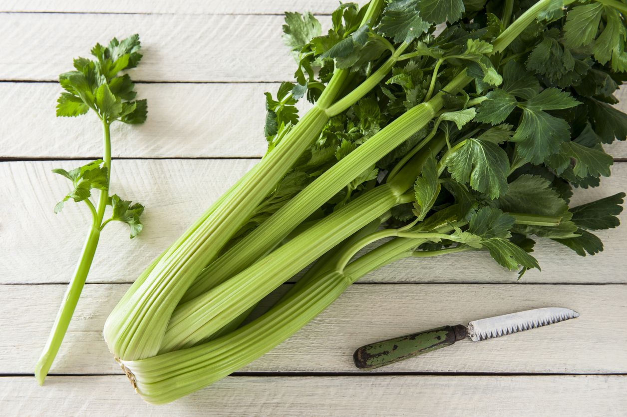 alimentos depurativos APIO.