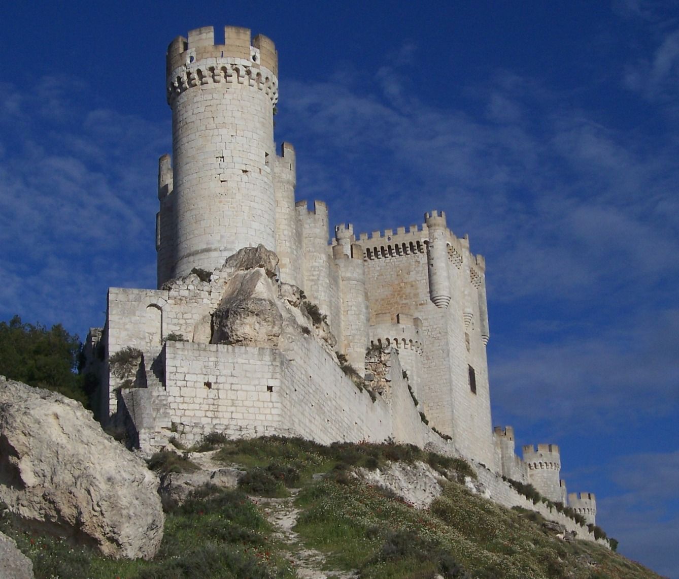 Castillo de Peñafiel (Wikipedia)