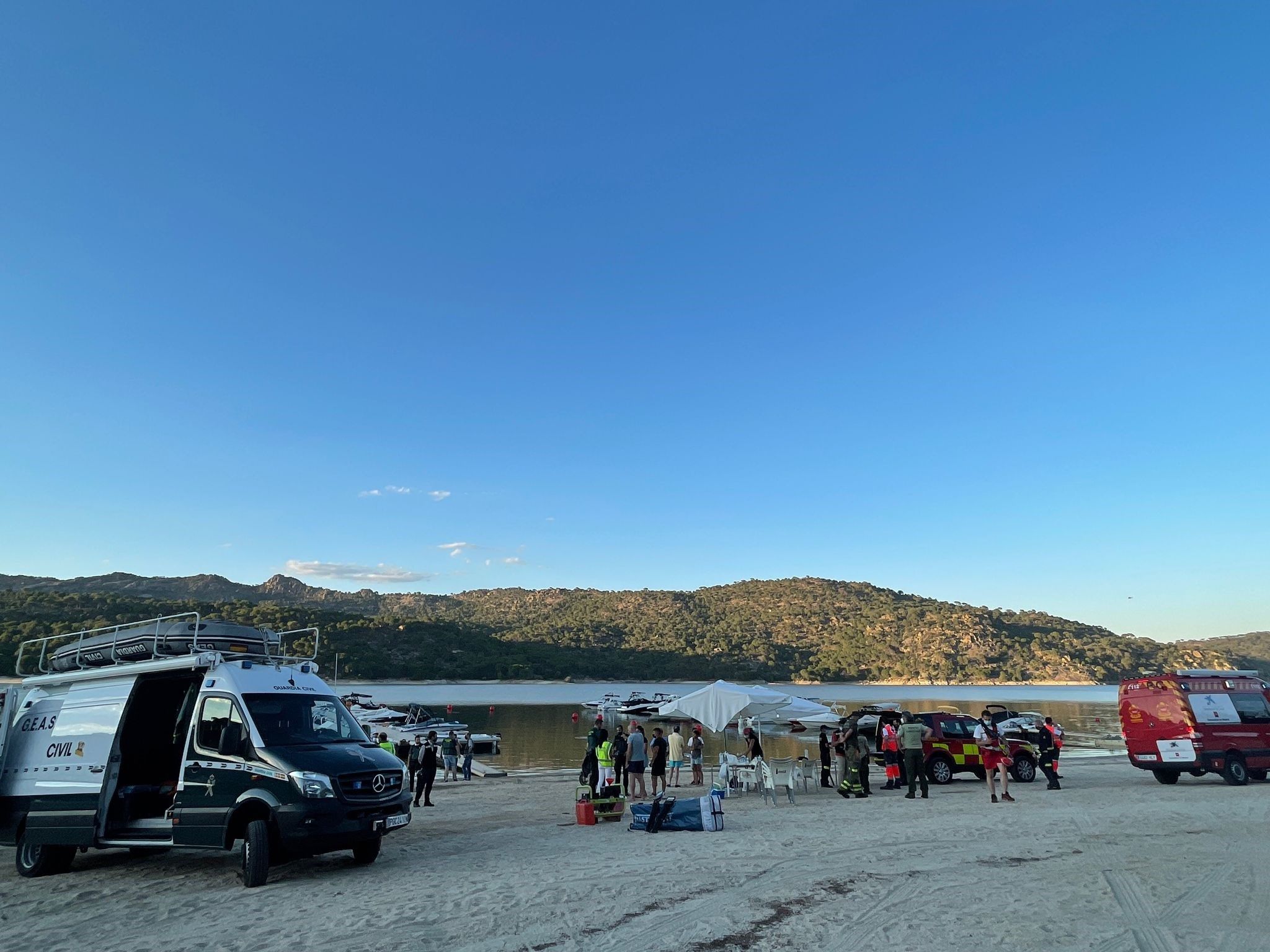 Una niña de diez años desaparece mientras iba en barca con sus padres en el pantano de San Juan