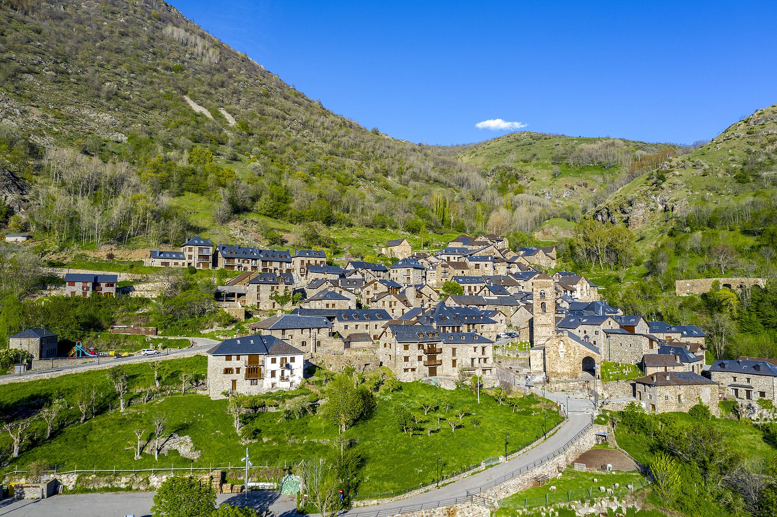 Música antigua en los Pirineos  33 municipios donde disfrutarla este verano mientras haces turismo (Foto Bigstock)