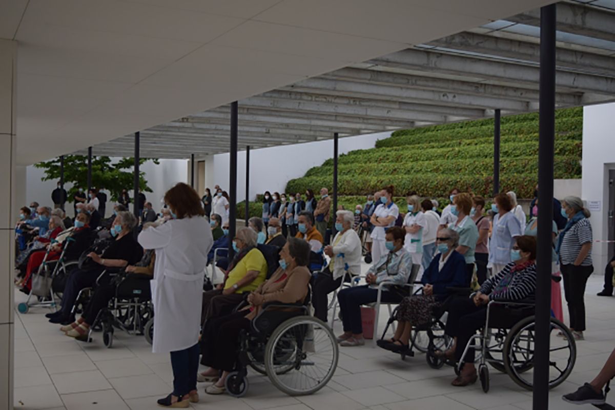 Homenaje a Samuel en la residencia de mayores donde trabajaba: "Le adorábamos"