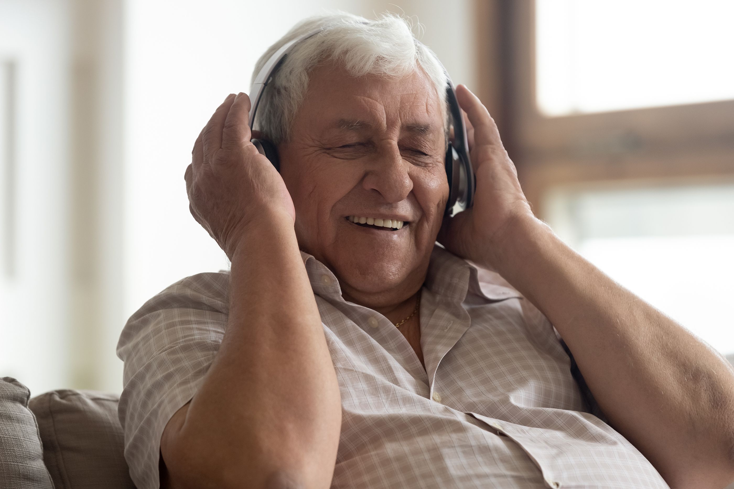Los beneficios de la musicoterapia en personas con demencia (bigstock)