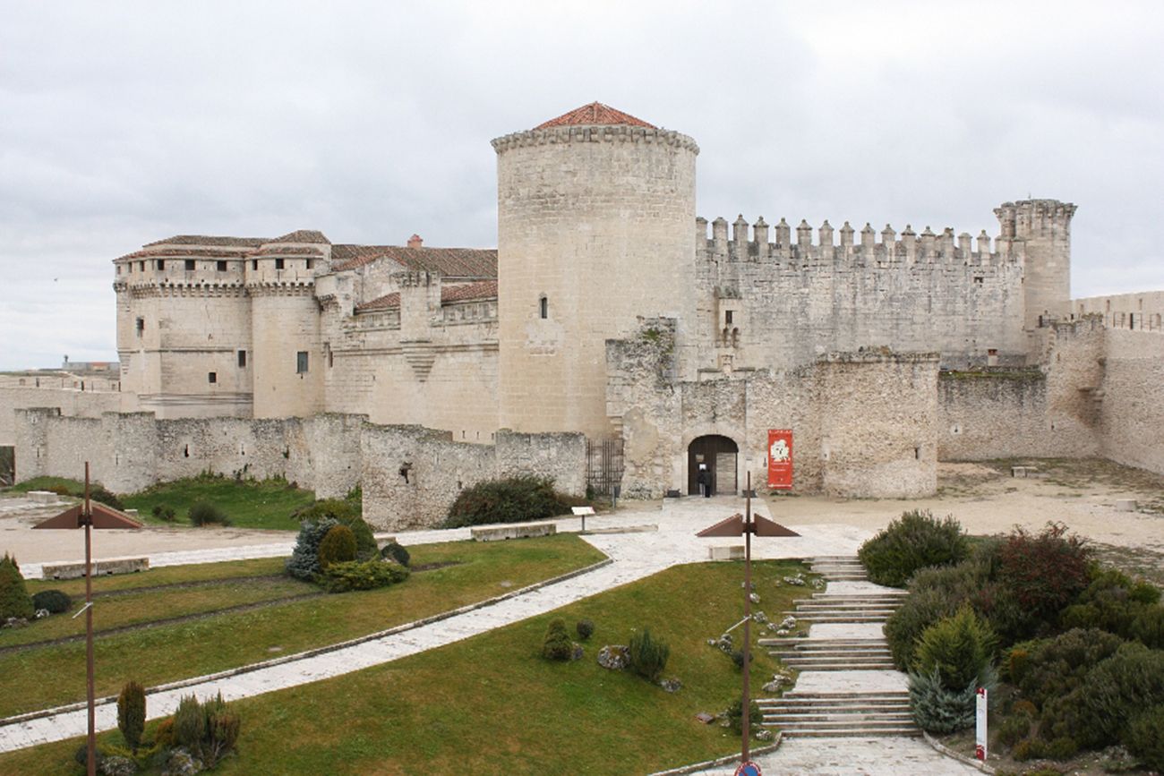 Visitas teatralizadas nos acercan a la historia del castillo de Cuéllar (cuellar.es)