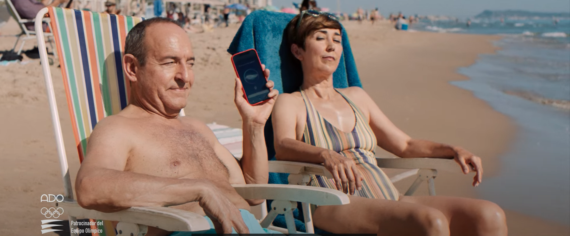 El asistente de voz del móvil, protagonista del spot de verano de la Lotería de Navidad 2021