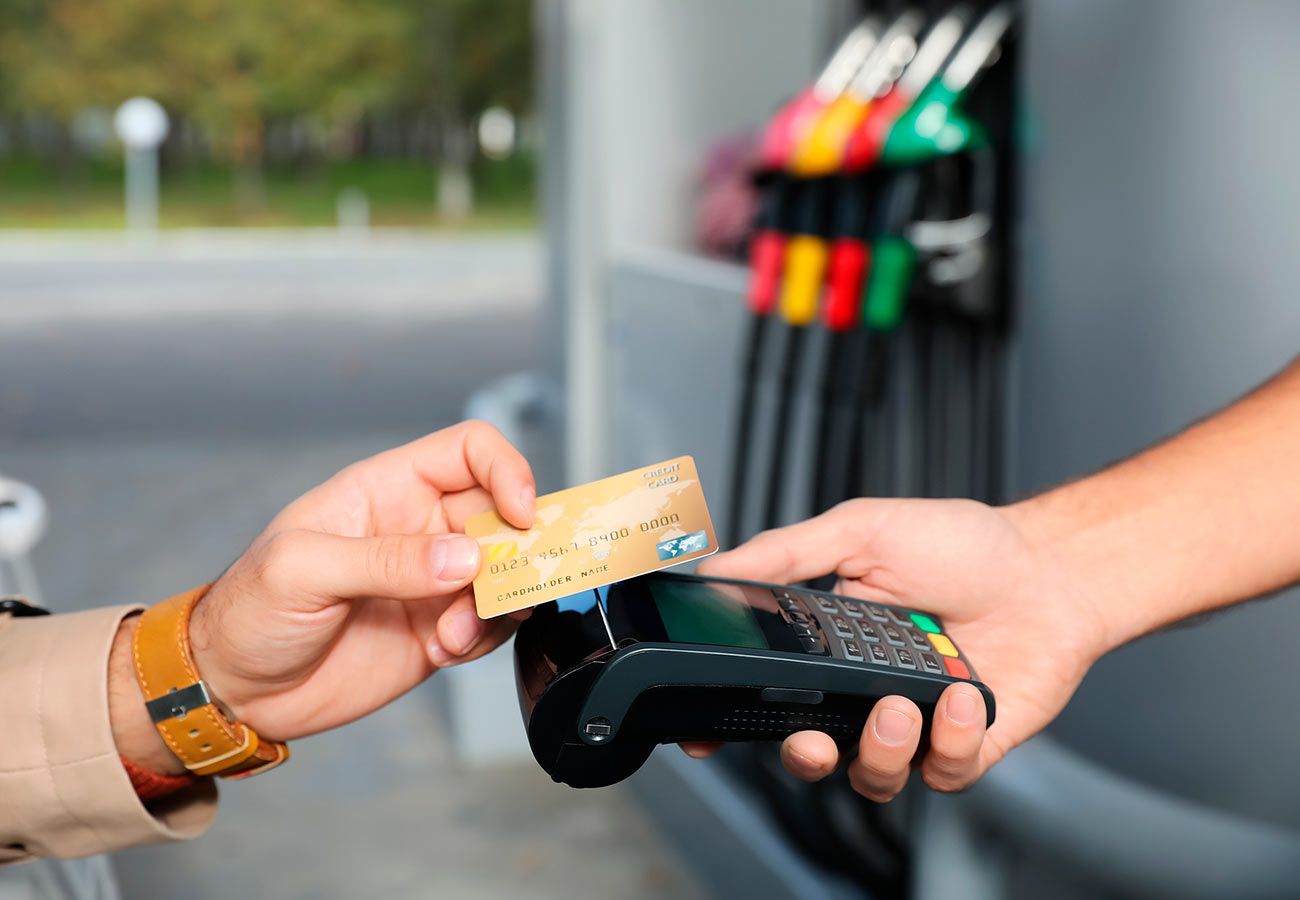 Tarjetas con descuentos en gasolina: ¿merecen la pena o tienen truco?