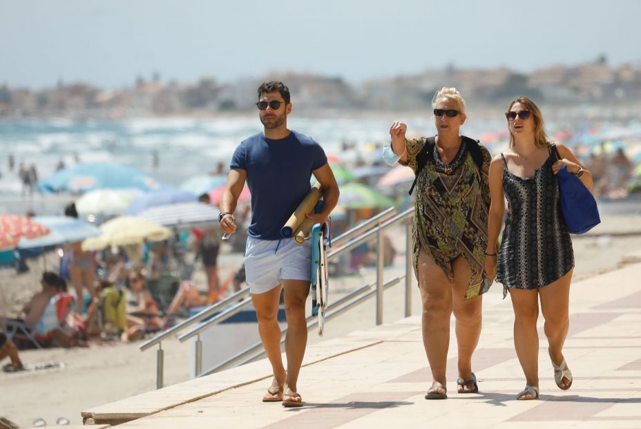 EuropaPress 3808130 tres personas caminan mascarilla paseo maritimo playa manga primer dia no EuropaPress 3808130 tres personas caminan mascarilla paseo maritimo playa manga primer dia no