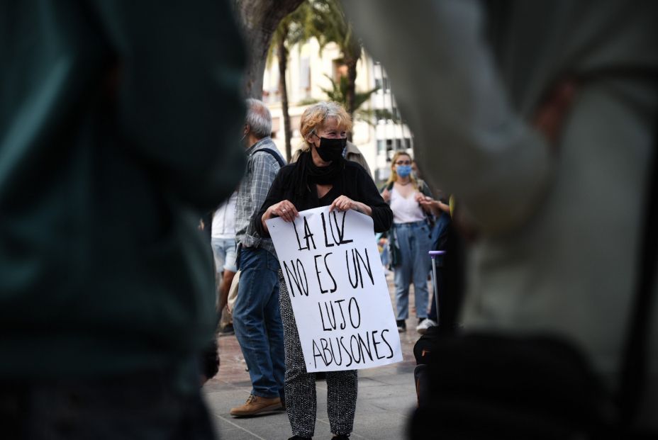 Comisiones bancarias, pensiones, subida de la luz: los mayores dicen basta