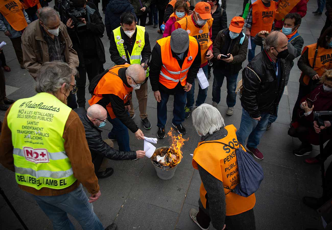 Comisiones bancarias, pensiones, subida de la luz: los mayores dicen basta