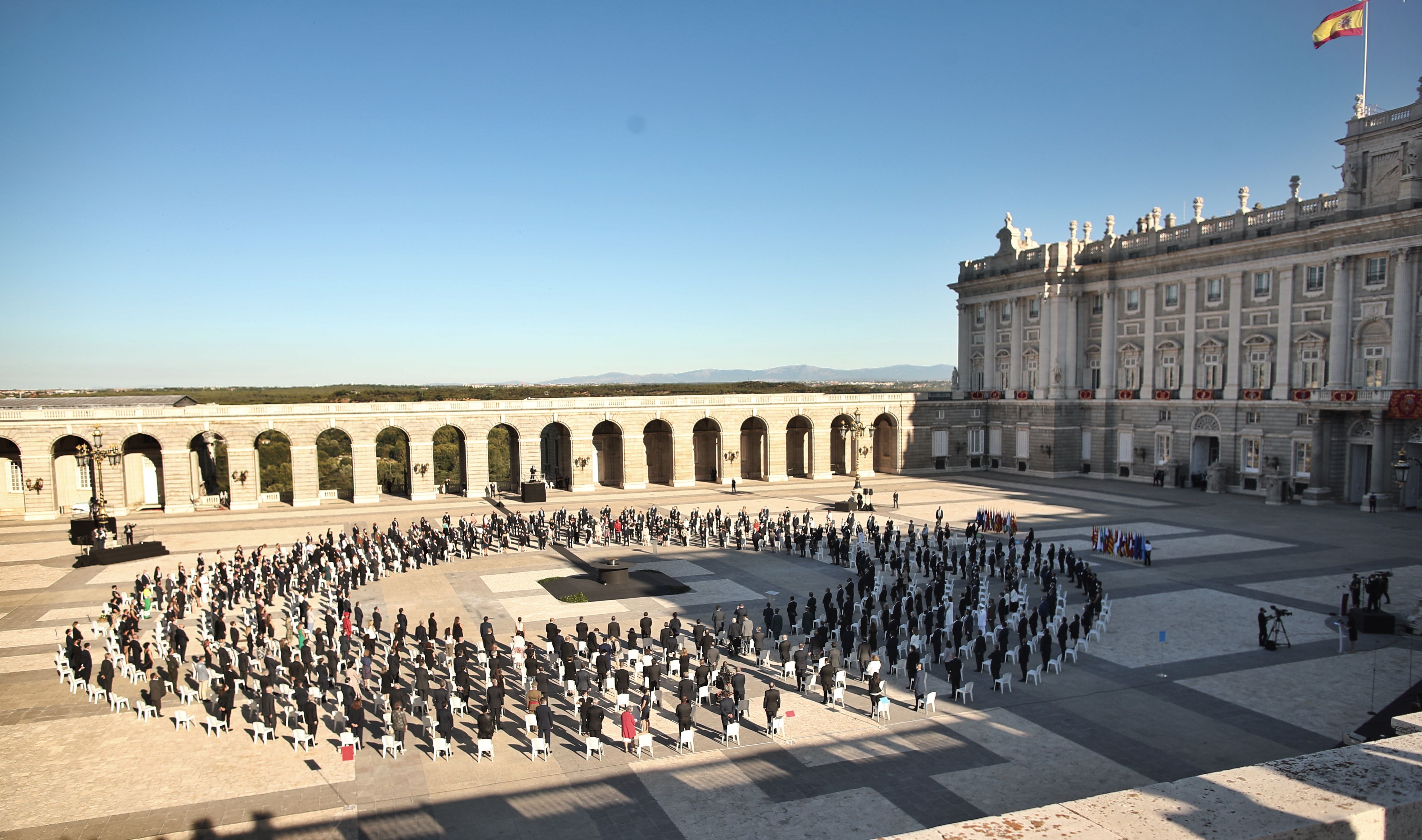 Homenaje de Estado a las víctimas del Covid: los mayores vacunados, protagonistas