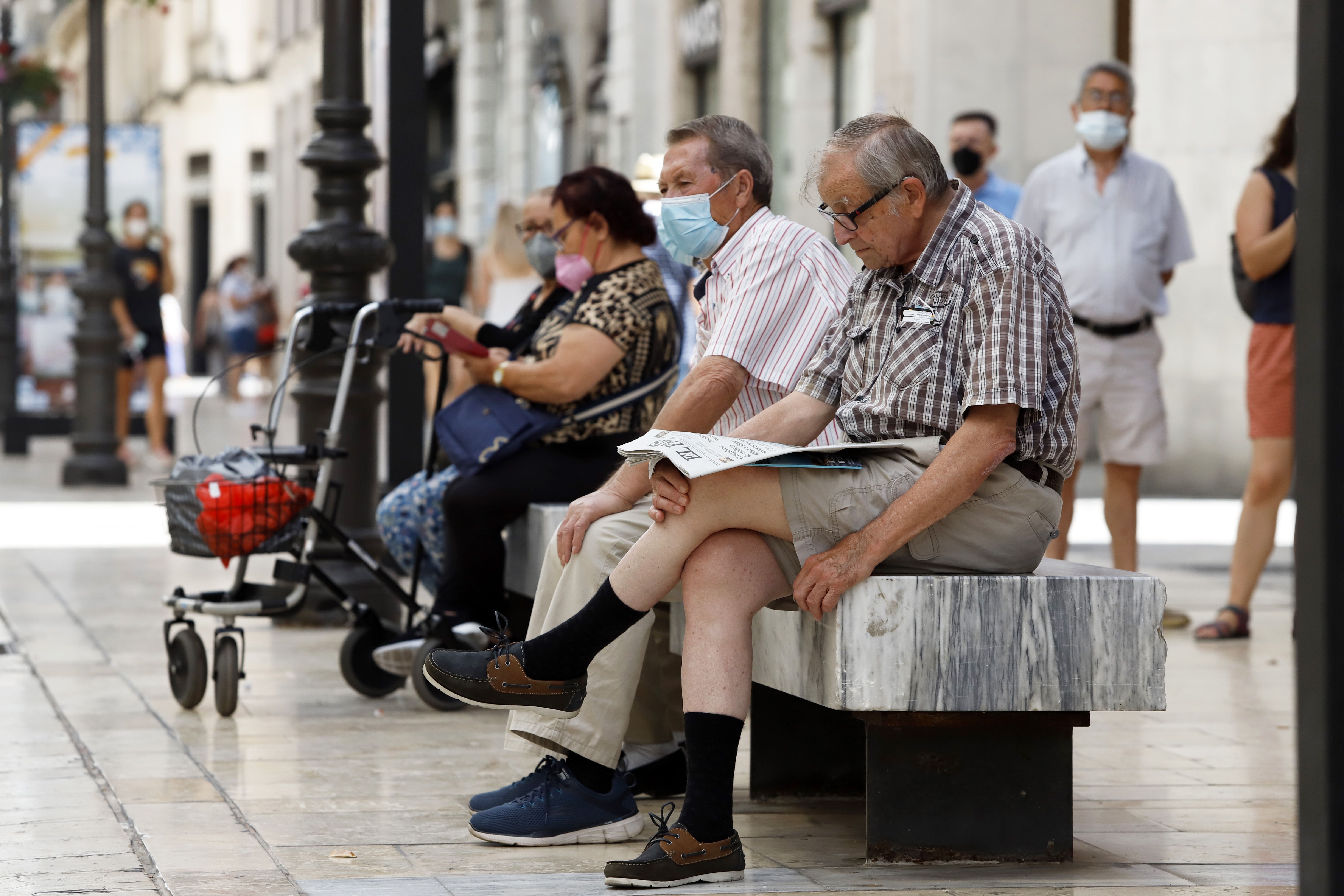 Los mayores rozan el riesgo extremo de contagio de Covid en tres provincias, pese a la vacuna