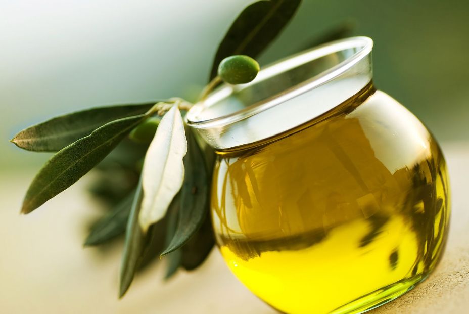 Estos dos aceites de oliva virgen de El Corte Inglés se han colgado la medalla de oro de los mejores del mundo (Foto Bigstock)