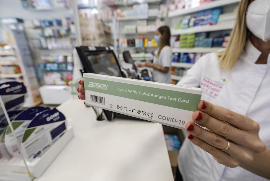 EuropaPress 3850189 caja test antigenos contra covid 19 farmacia 22 julio 2021 valencia