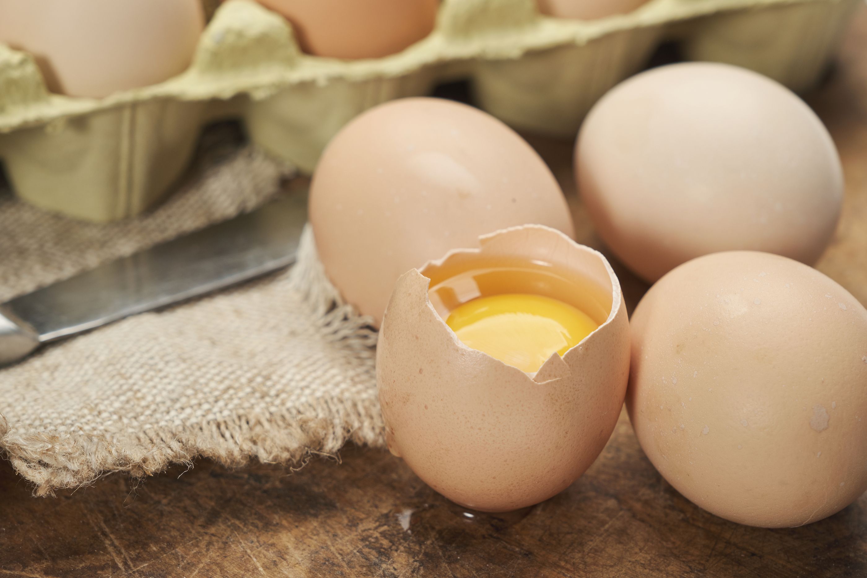 Descubre quién produce la mayor parte de los huevos que se venden en el supermercado
