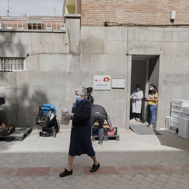 Crece el número de abuelos en las "colas del hambre", según la Fundación Madrina. Foto: Europa Press