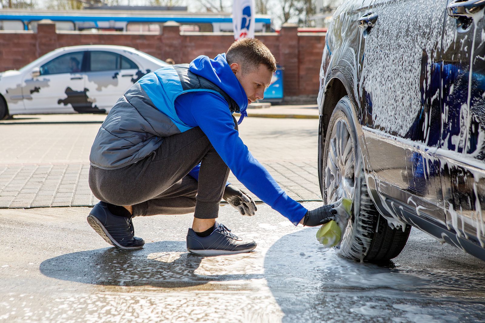 Cómo limpiar las llantas del coche fácilmente Foto: bigstock