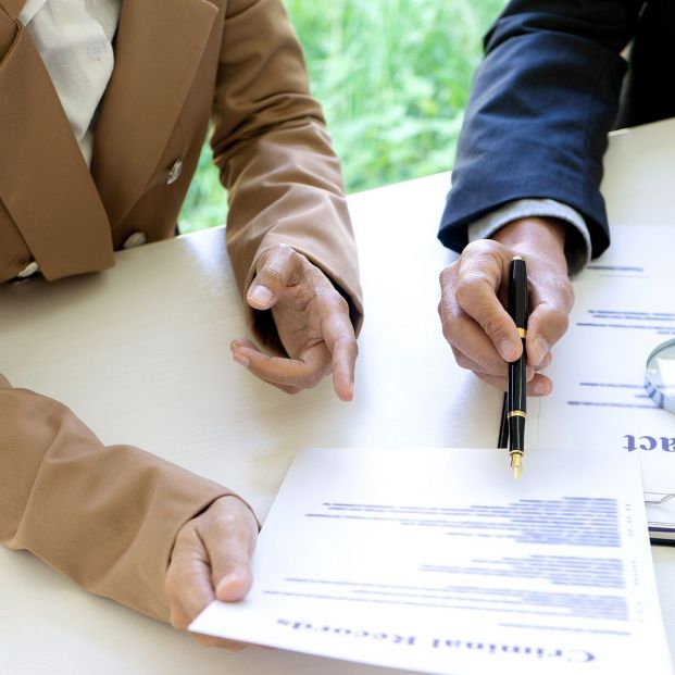 Estos son los riesgos que asumes cuando avalas a un familiar (foto Bigstock) 2