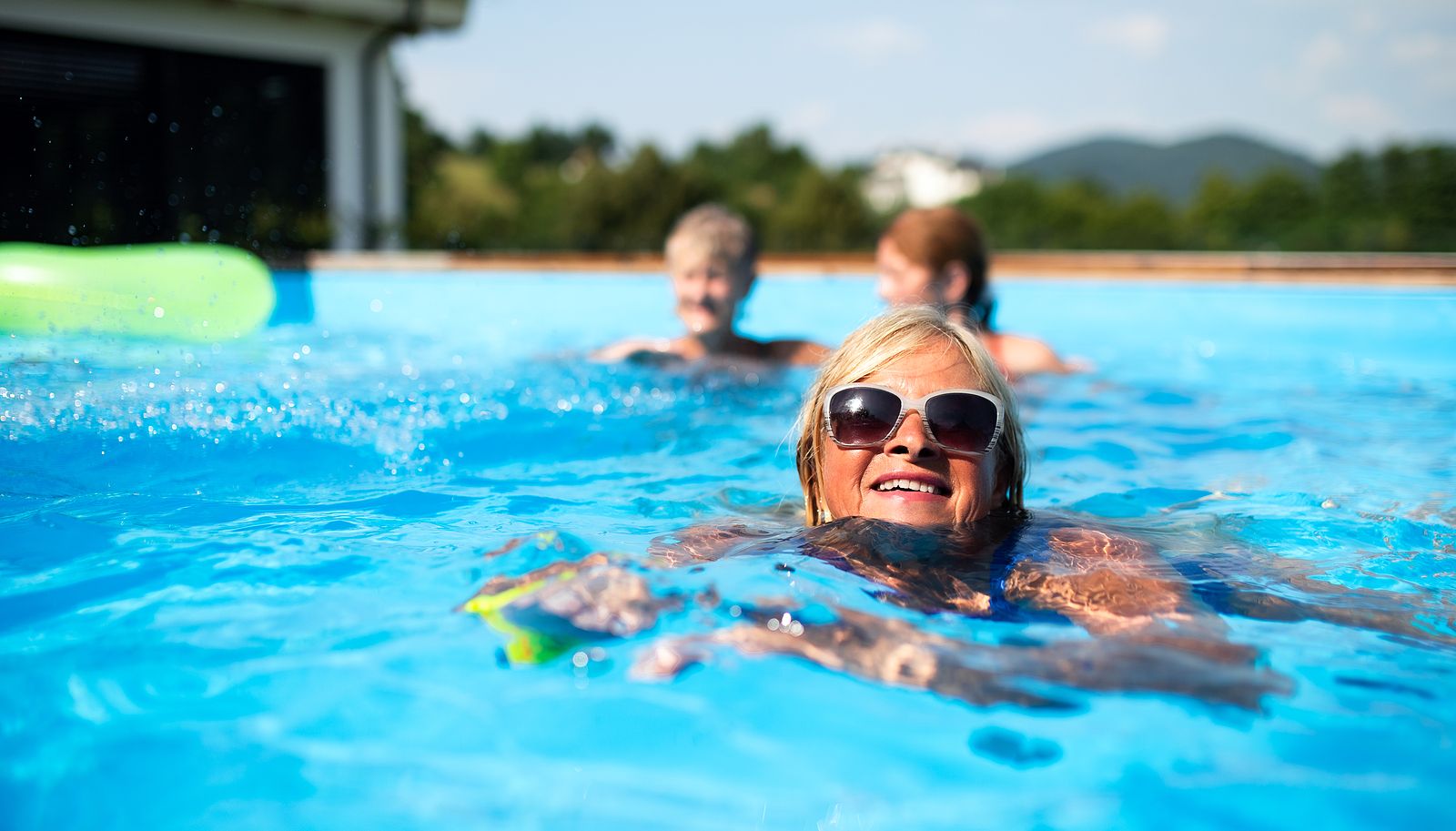 Evita la otitis del nadador en playas y piscinas con estos consejos (Foto Bigstock)