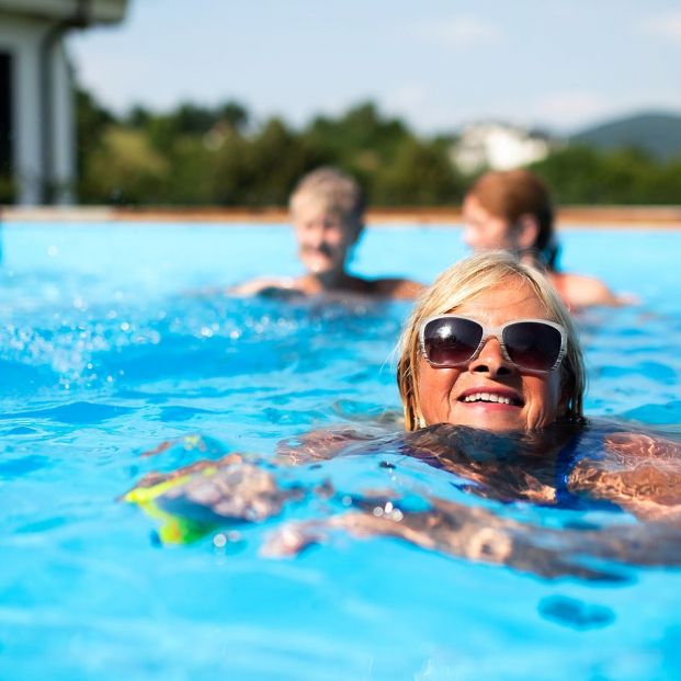 Evita la otitis del nadador en playas y piscinas con estos consejos (Foto Bigstock)