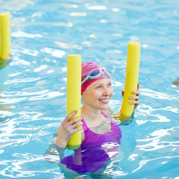 Evita la otitis del nadador en playas y piscinas con estos consejos (Foto Bigstock) 2
