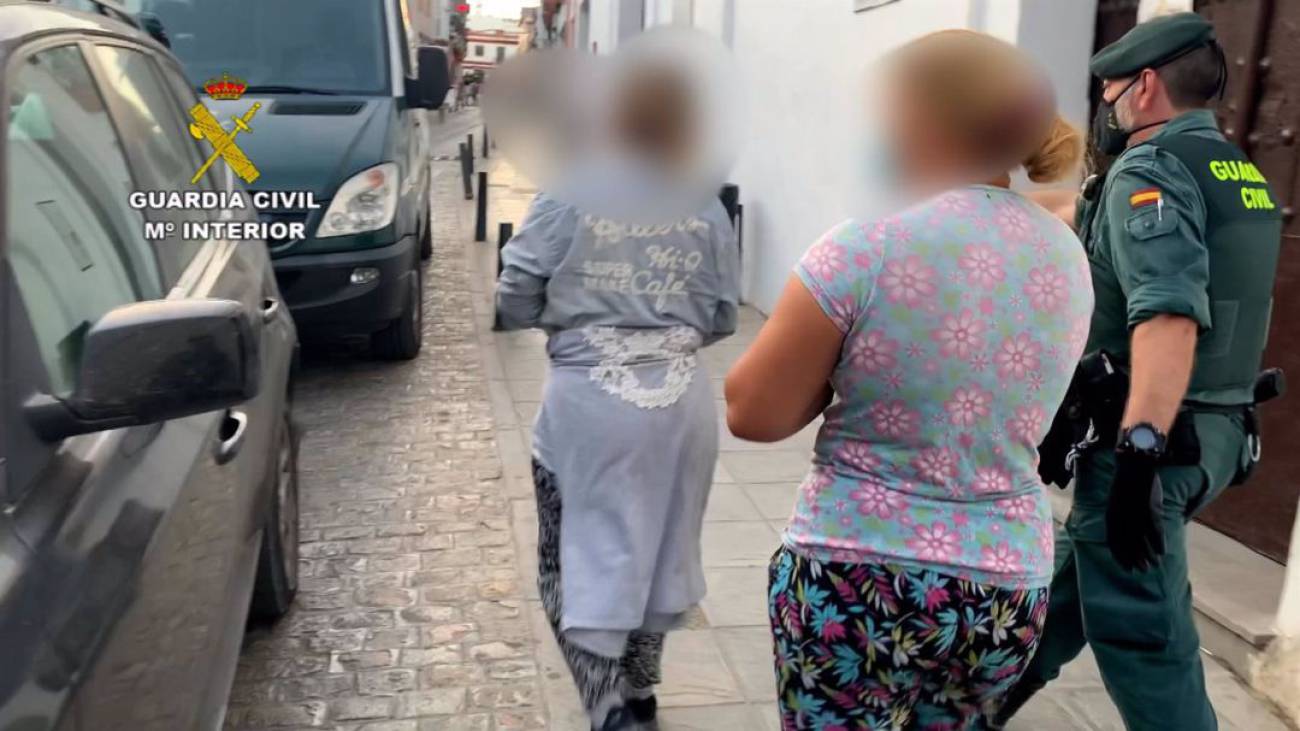 Detenidas cuatro mujeres de una organización que robaba a mayores con el método del abrazo cariñoso. Foto: Guardia Civil/Europa Press