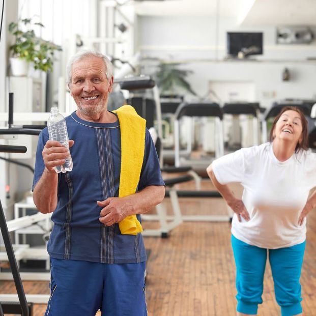 ¿Qué pasa en nuestro cuerpo si no bebemos suficiente agua? (Foto Bigsctok) 2