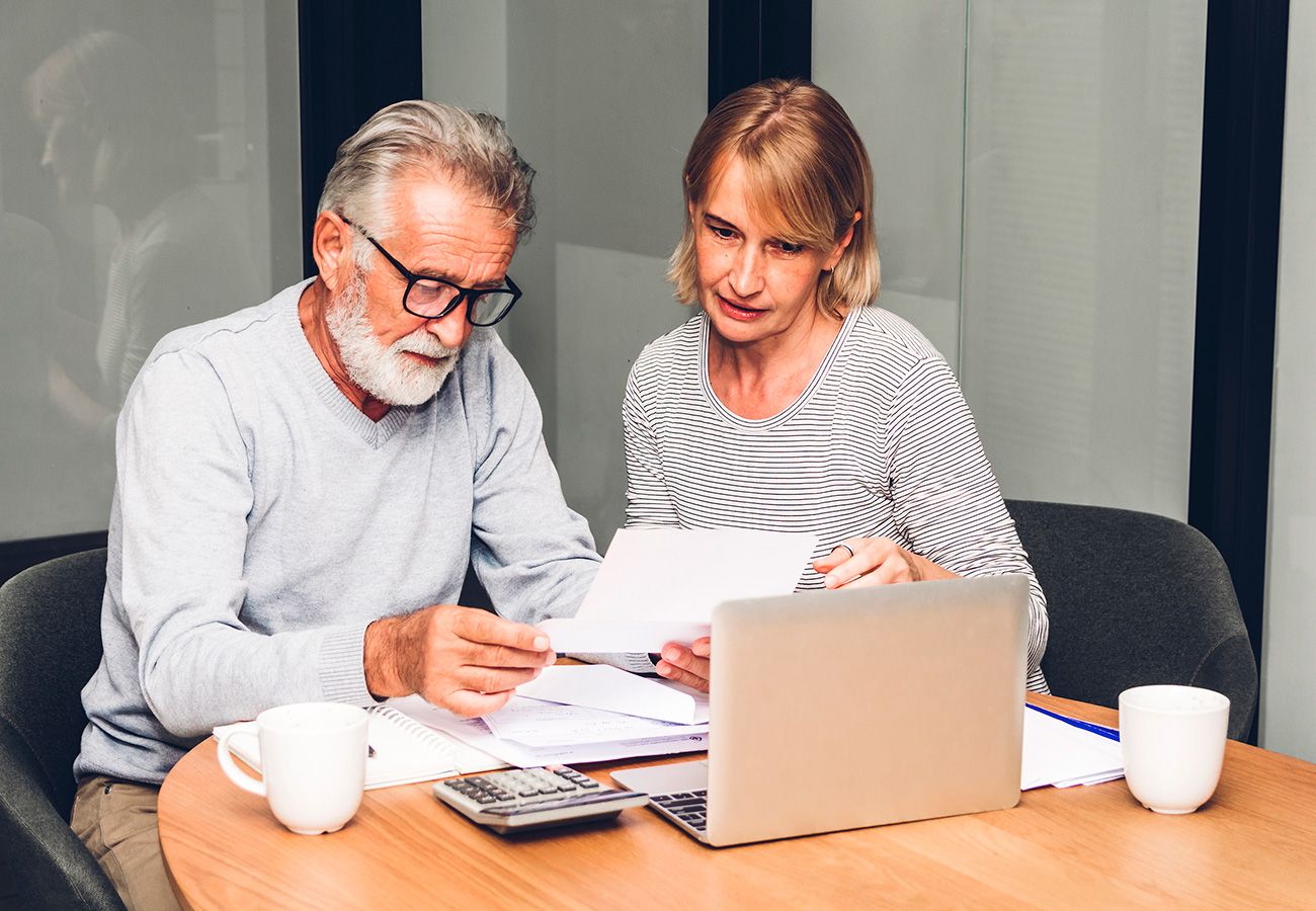 Jubilación anticipada o ayuda para mayores de 52 años, ¿qué me interesa más?