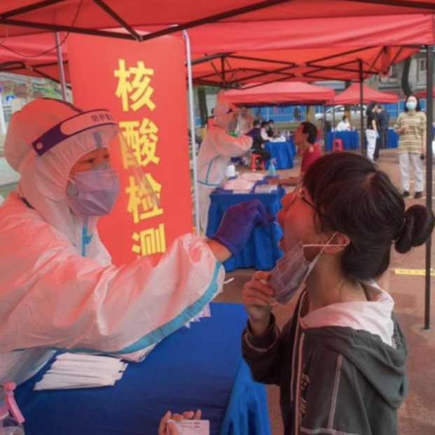 China se enfrenta de nuevo a la pesadilla de la pandemia por el avance de la variante delta. Foto: Europa Press