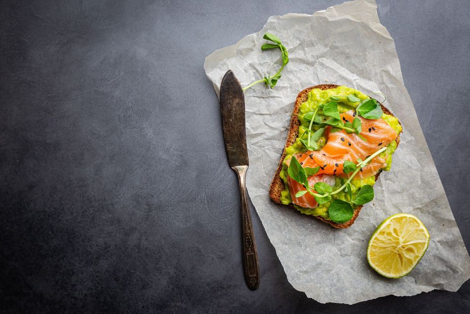 Tosta de salmón y aguacate