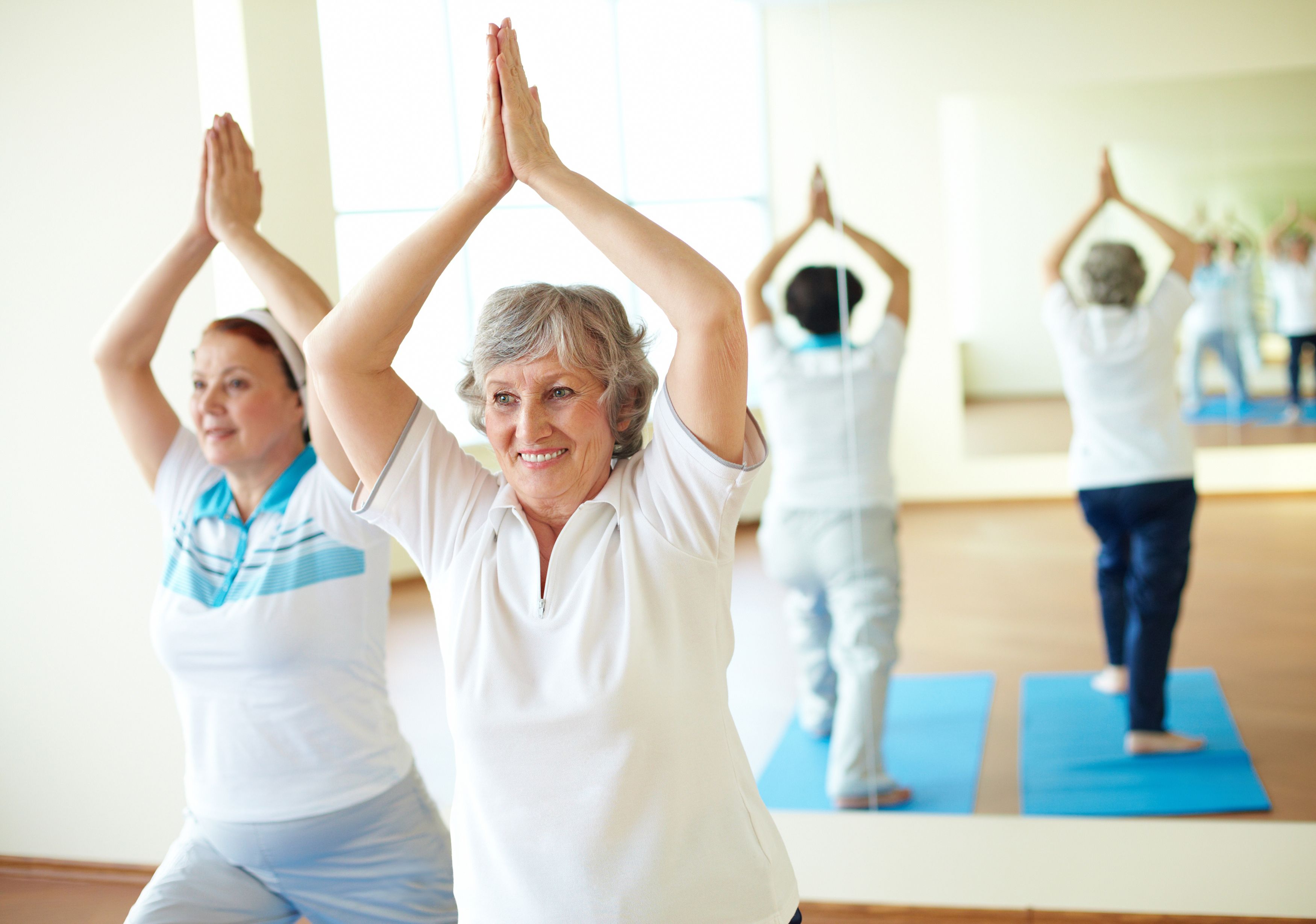 Relájate y pierde peso: cuatro ejercicios para quemar calorías con el yoga