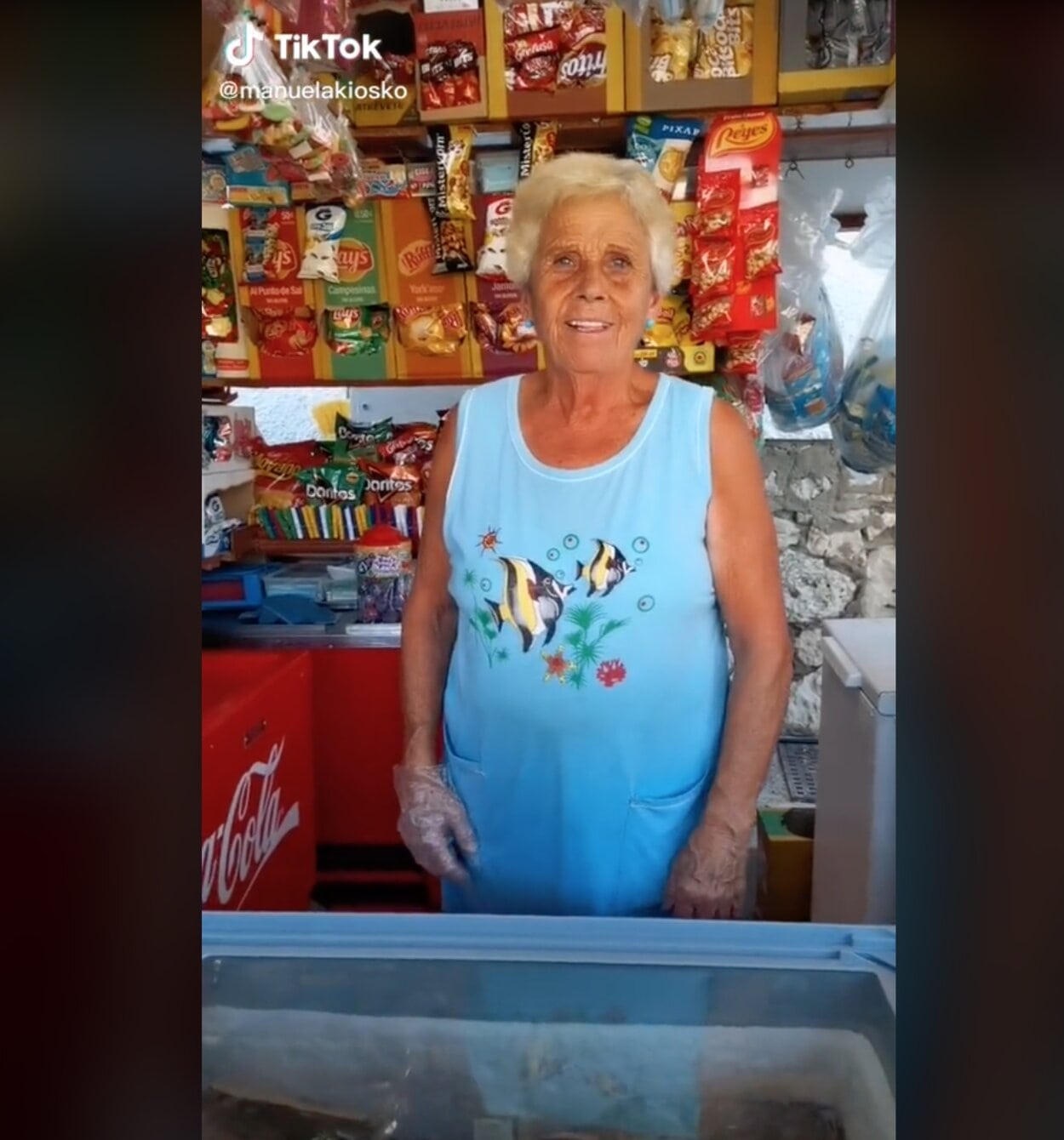 Manuela, la quiosquera de 75 años que arrasa en TikTok