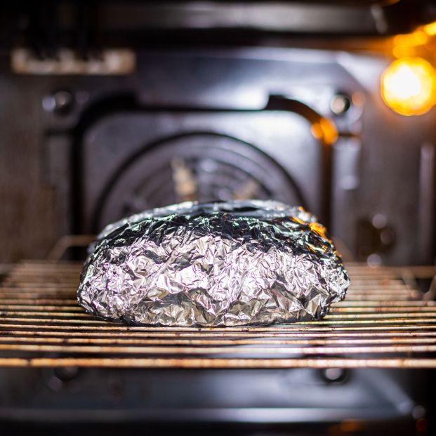 https://www.65ymas.com/uploads/s1/77/20/81/bigstock-meat-in-foil-in-the-oven-cook-399472619_1_621x621.jpeg