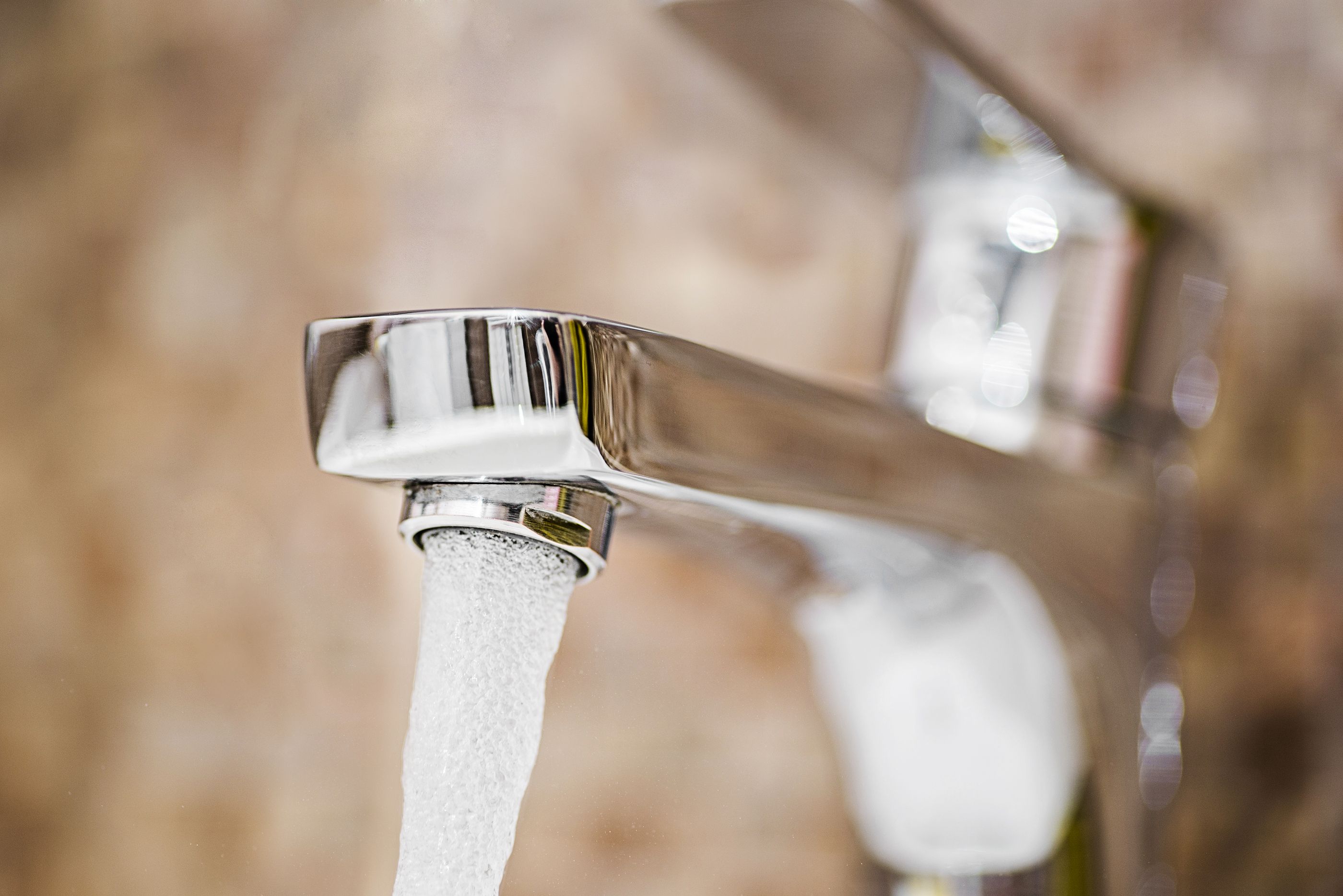 La factura del suministro de agua varía hasta un 479% según un estudio de FACUA en 57 ciudades. Foto: Bigstock