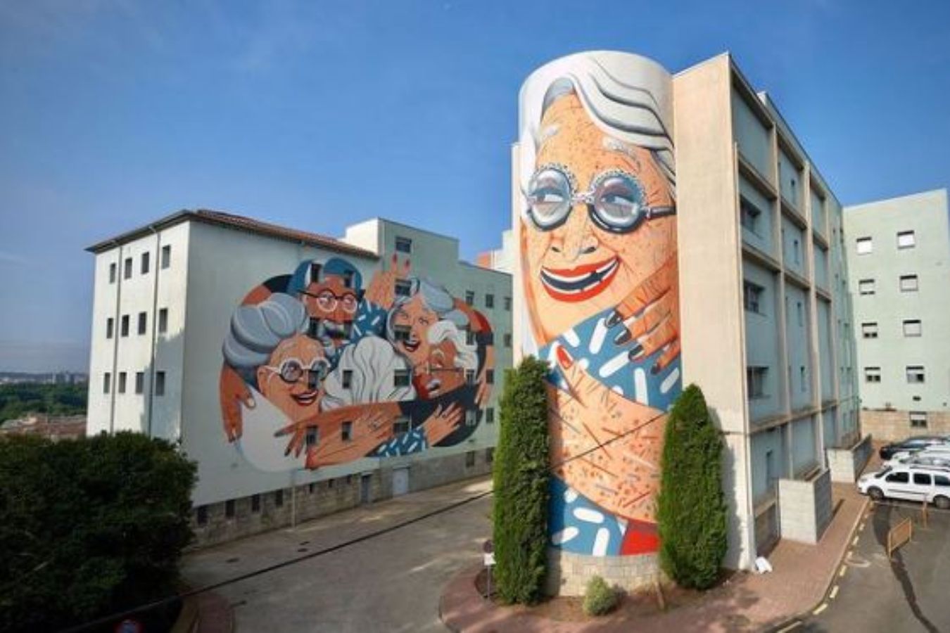 El abrazo gigante de los mayores, un homenaje a todos los abuelos que están en las residencias