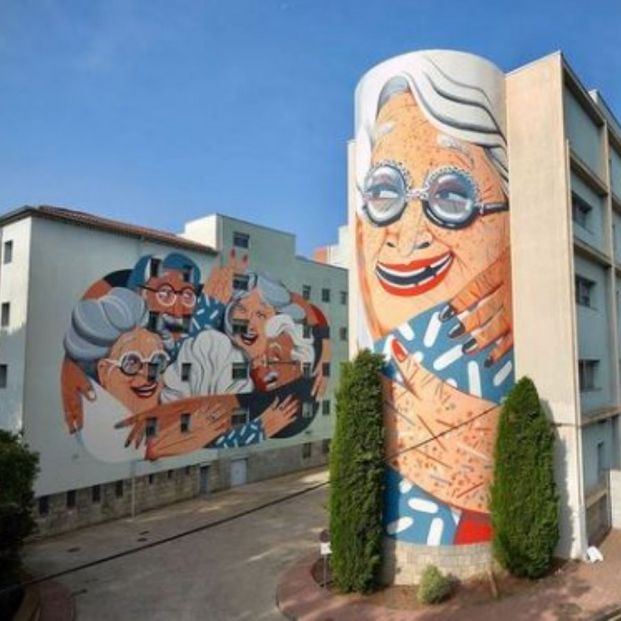 El abrazo gigante de los mayores, un homenaje a todos los abuelos que están en las residencias El abrazo gigante de los mayores, un homenaje a todos los abuelos que están en las residencias