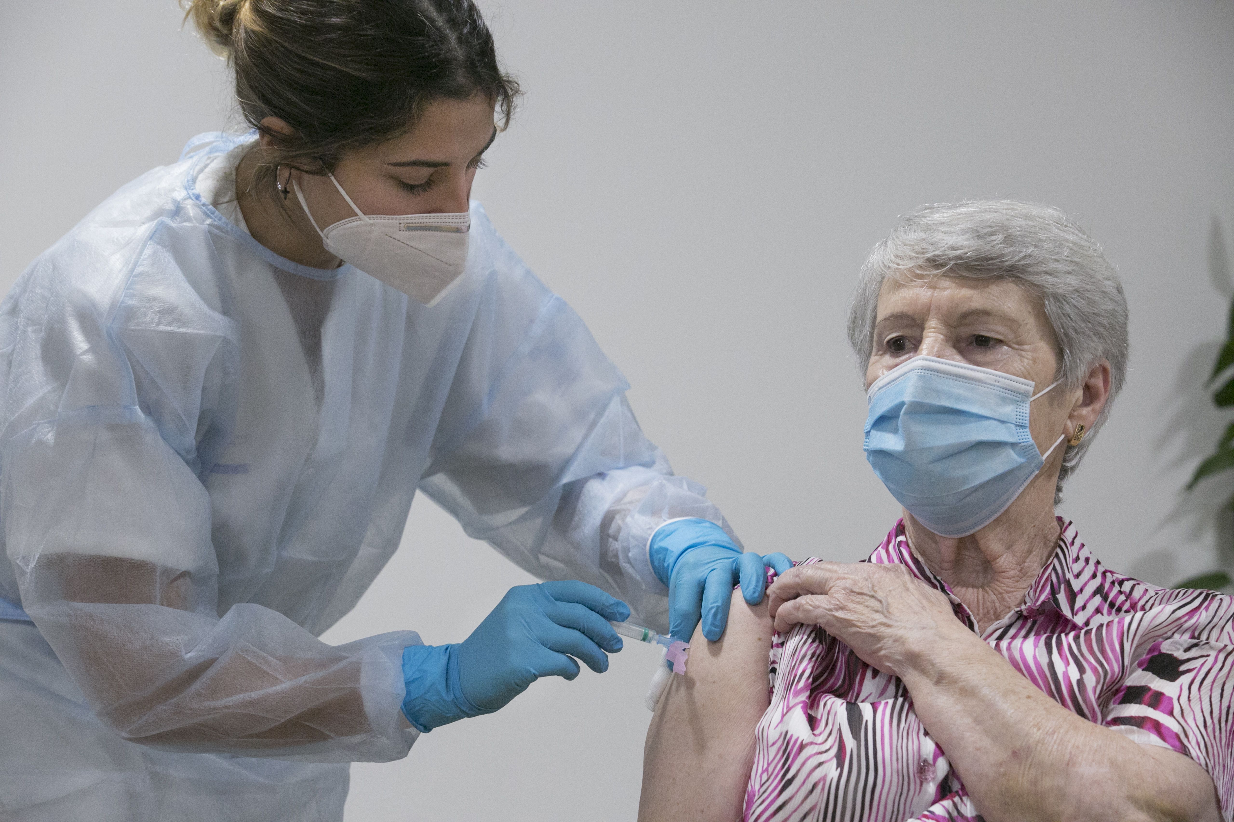 El Gobierno planea aprobar la tercera dosis de la vacuna en septiembre. Foto: Europa Press