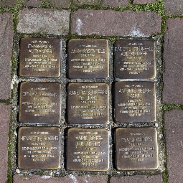 La sorprendente historia de los adoquines Stolpersteine de algunas aceras españolas (Foto Bigstock) La sorprendente historia de los adoquines Stolpersteine de algunas aceras españolas (Foto Bigstock)