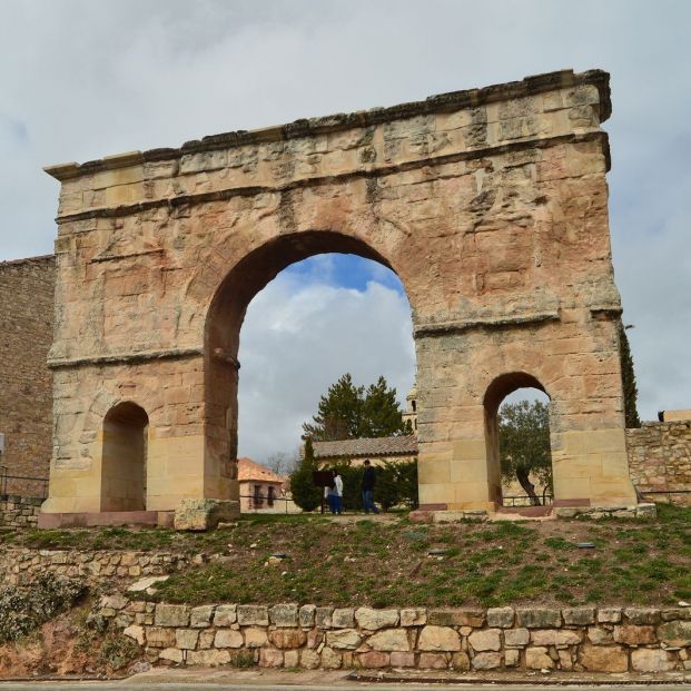 Arco del Triunfo romano de Medinaceli (bigstockphoto)