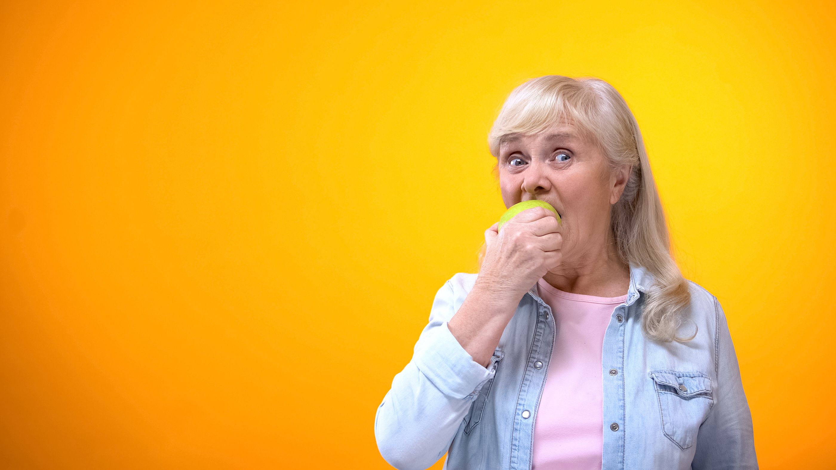 Cómo eliminar el sarro de los dientes de forma natural