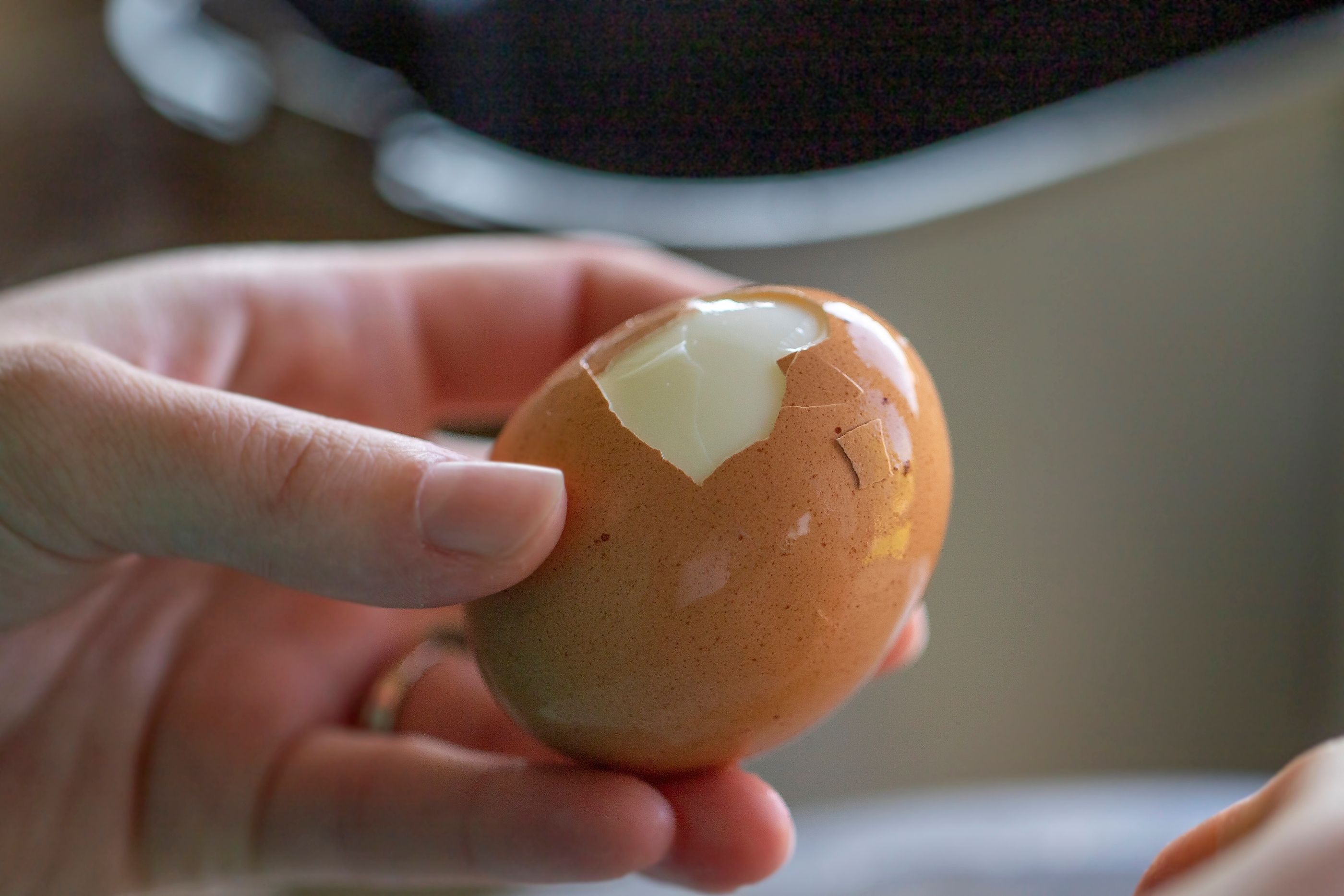 Una ganadora de 'Masterchef' comparte el truco para pelar un huevo cocido sin tocarlo