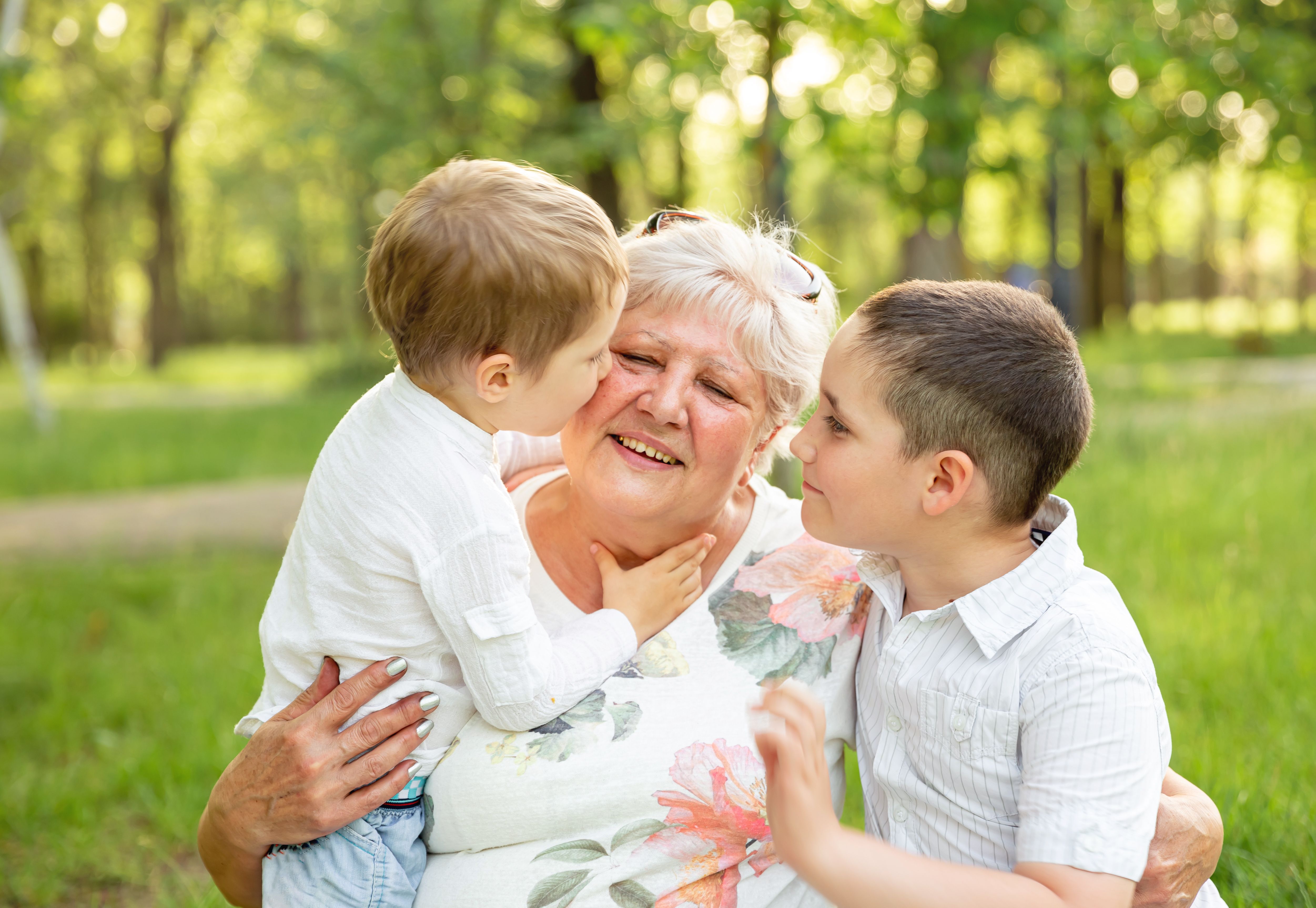 De abuelas que no sabían escribir, nietos con carreras brillantes: “Se lo debemos todo a ellas"