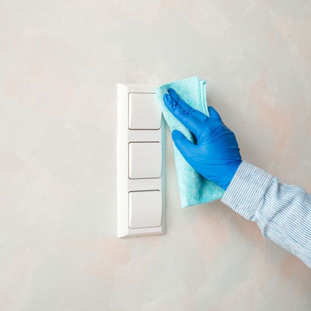 Cómo limpiar enchufes e interruptores Cómo limpiar enchufes e interruptores
