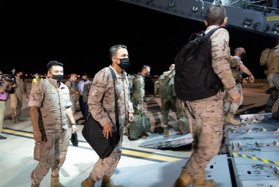 EuropaPress 3886163 militares preparan subir dos aviones a400m fuerzas armadas minutos antes EuropaPress 3886163 militares preparan subir dos aviones a400m fuerzas armadas minutos antes