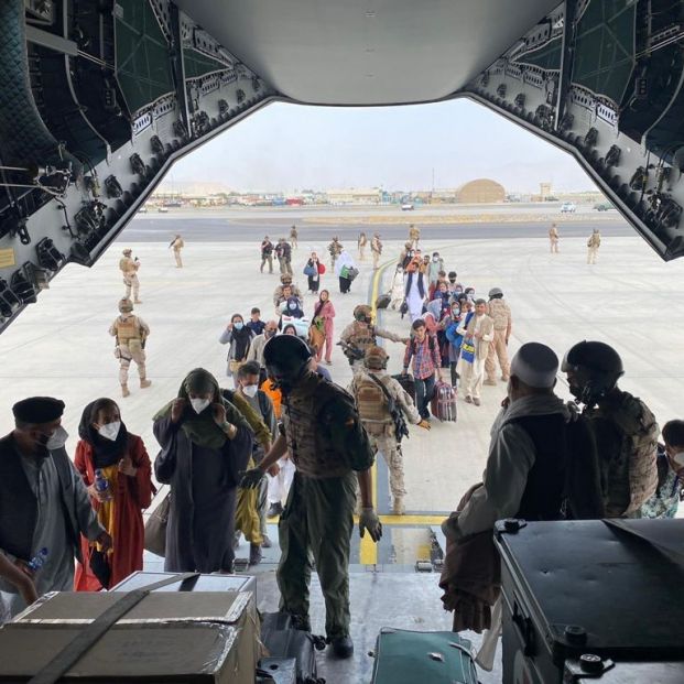 EuropaPress 3887274 grupo repatriados espanoles sube avion a400m enviado gobierno espana EuropaPress 3887274 grupo repatriados espanoles sube avion a400m enviado gobierno espana