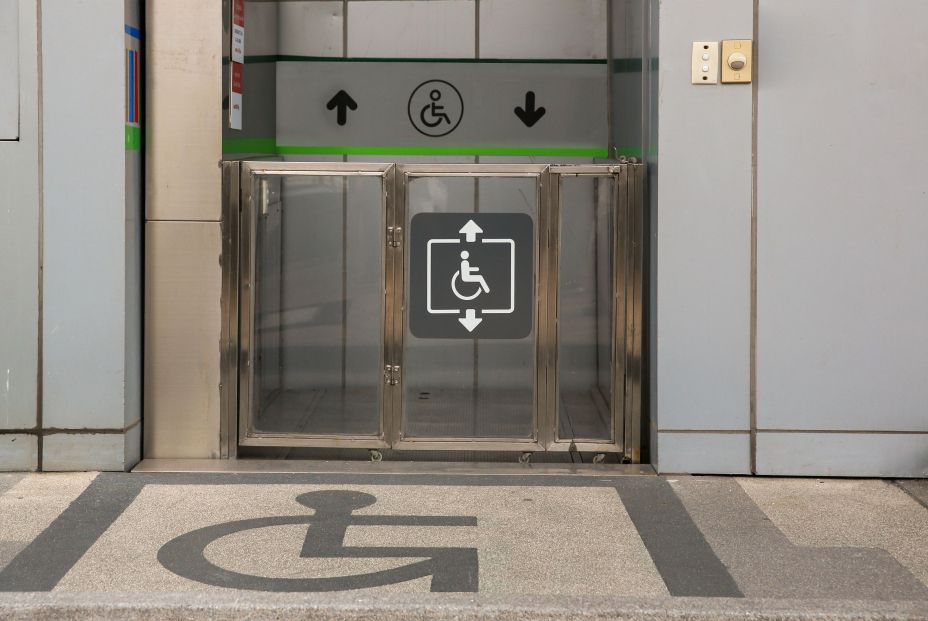 Accesibilidad y participación de personas con discapacidad en las ayudas a festivales de cine. Foto: Bigstock