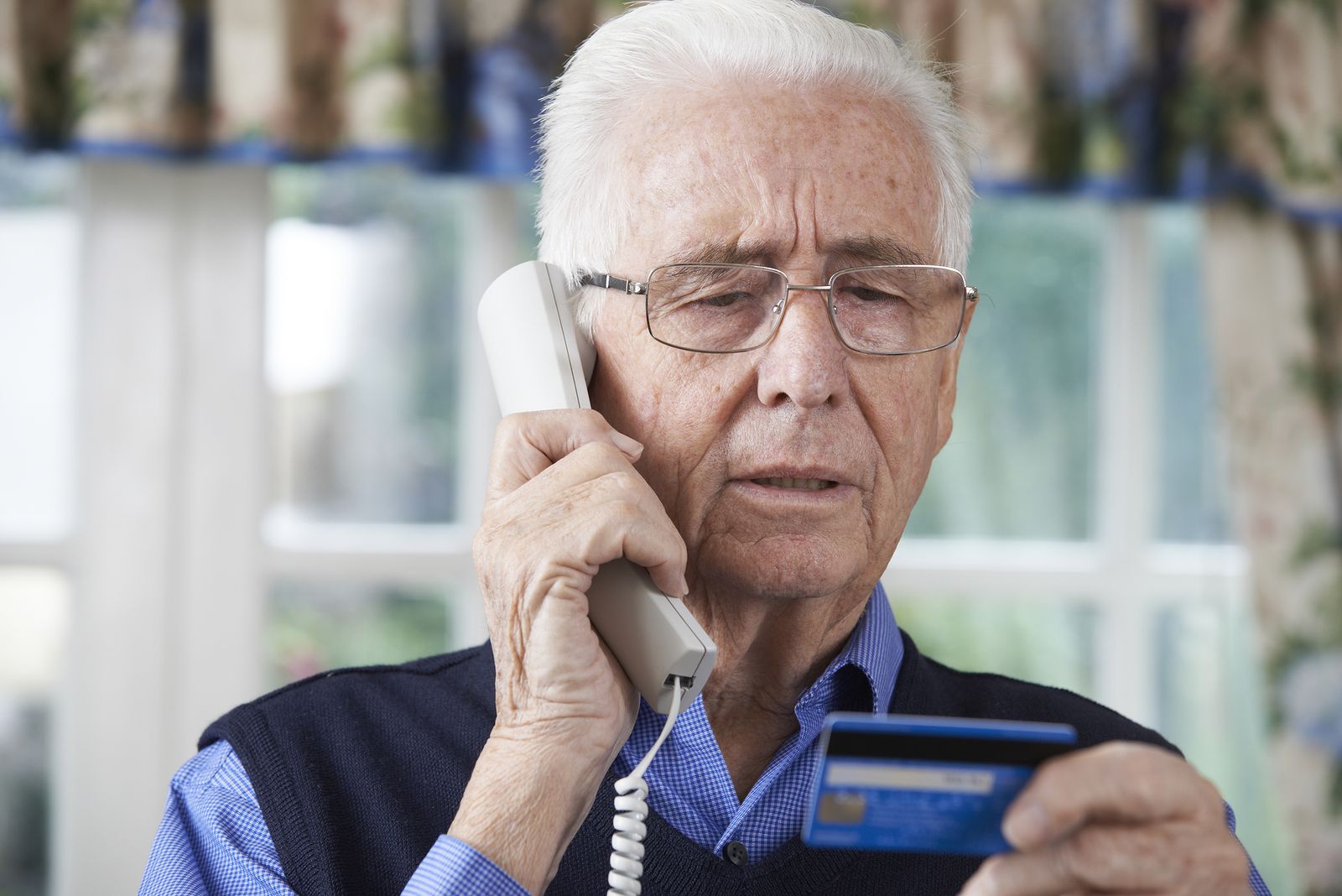 ¡Atención! Estos son los principales timos a personas mayores