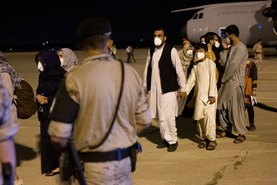 EuropaPress 3888642 varias personas repatriadas llegan pista bajarse avion a400m sido evacuados EuropaPress 3888642 varias personas repatriadas llegan pista bajarse avion a400m sido evacuados